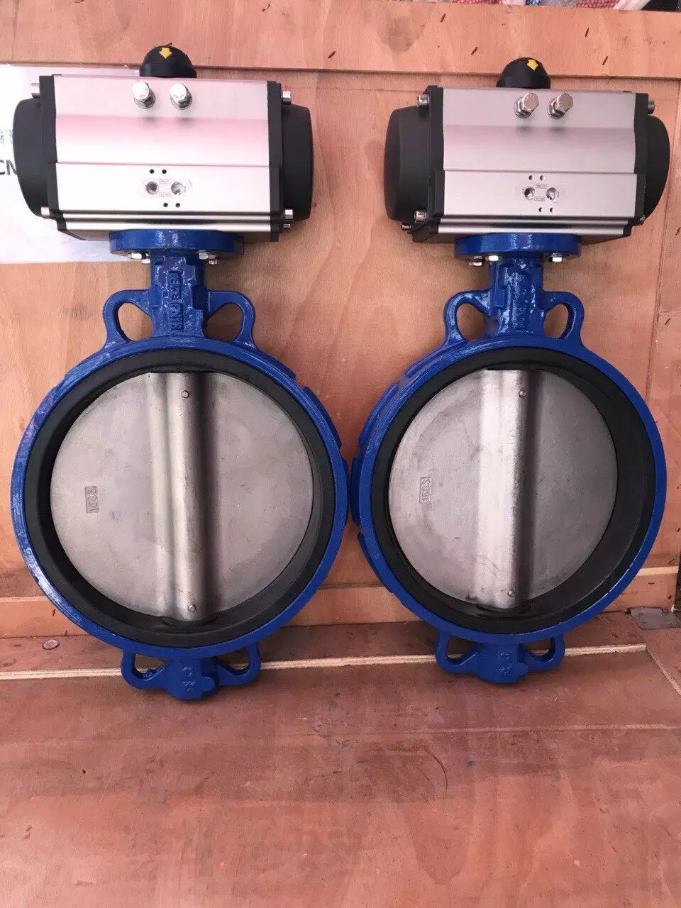 Van bướm điều khiển bằng khí nén