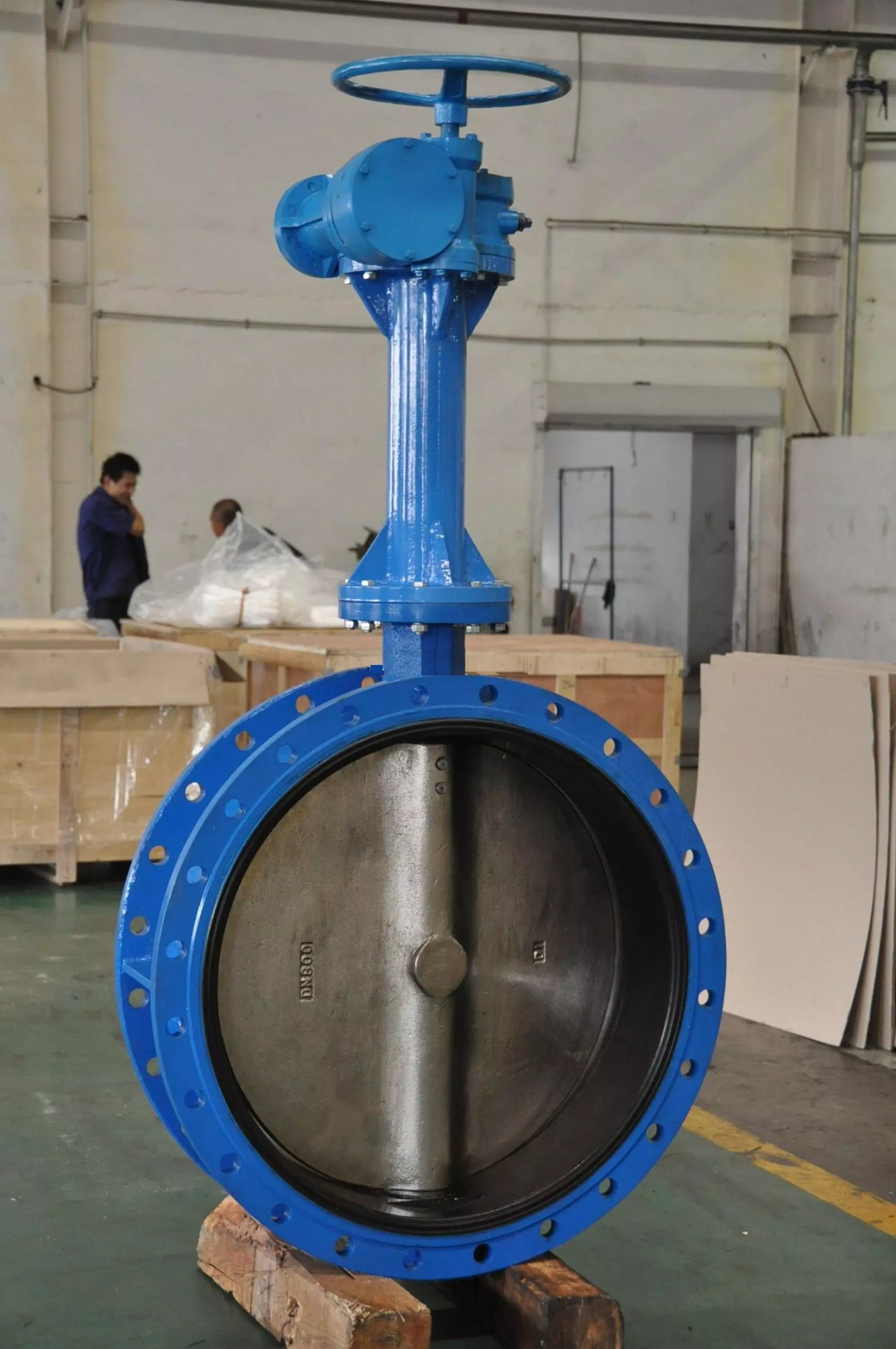 van bướm mở rộng