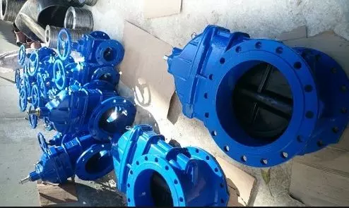 Van cổng ty chìm Trung Quốc