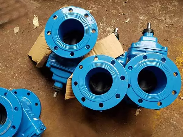 vancong3 so sánh van cổng ty chìm và ty nổi