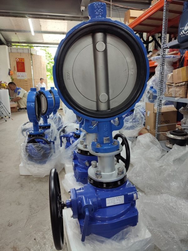 Van bướm điều khiển điện có tay quay